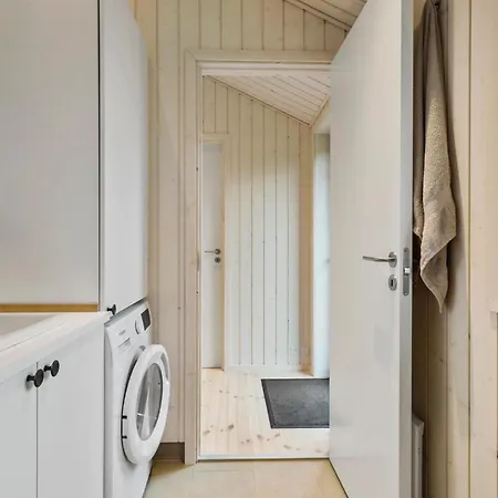 Feriehus 3 Værelses Hyggelig Bolig I Aakirkeby *
