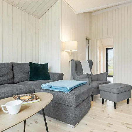 3 Værelses Hyggelig Bolig I Aakirkeby