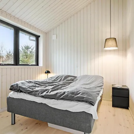 Feriehus 3 Værelses Hyggelig Bolig I Aakirkeby Vester Somarken