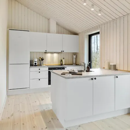 Feriehus 3 Værelses Hyggelig Bolig I Aakirkeby
