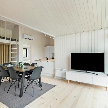 3 Værelses Hyggelig Bolig I Aakirkeby Feriehus