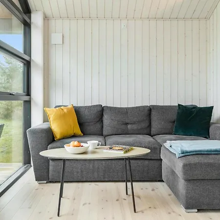 3 Værelses Hyggelig Bolig I Aakirkeby