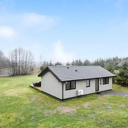 3 Værelses Hyggelig Bolig I Aakirkeby